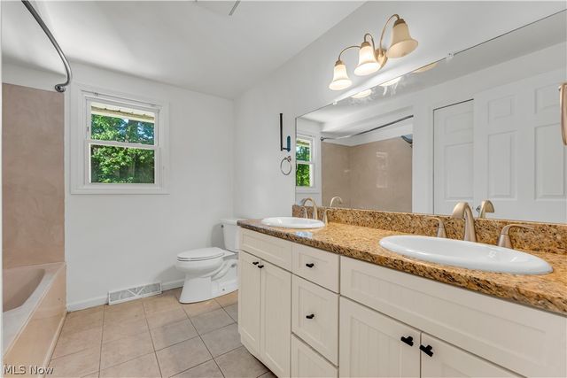 20685 Chestnut Drive, Strongsville, OH 44149