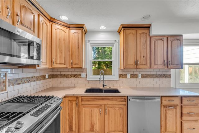 20685 Chestnut Drive, Strongsville, OH 44149