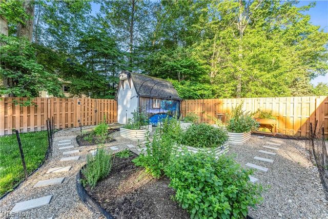 20685 Chestnut Drive, Strongsville, OH 44149