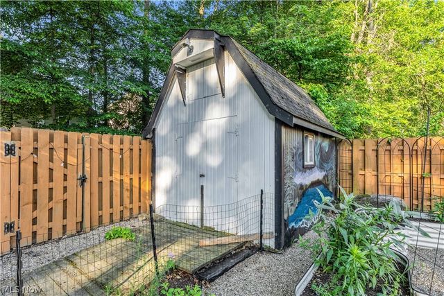20685 Chestnut Drive, Strongsville, OH 44149