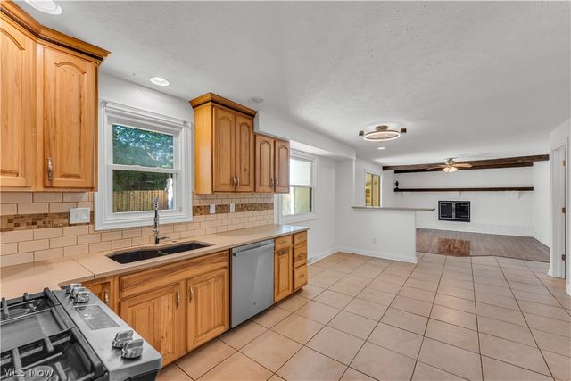 20685 Chestnut Drive, Strongsville, OH 44149