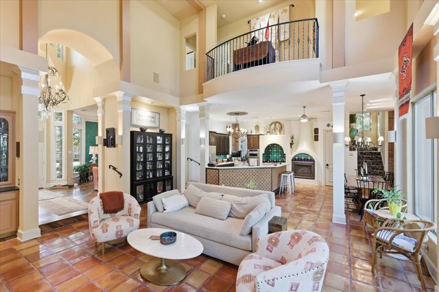 800 Oakwood Court, Highland Village, TX 75077