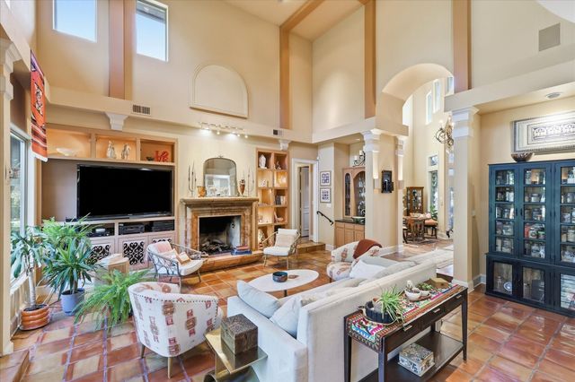 800 Oakwood Court, Highland Village, TX 75077