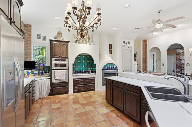 800 Oakwood Court, Highland Village, TX 75077
