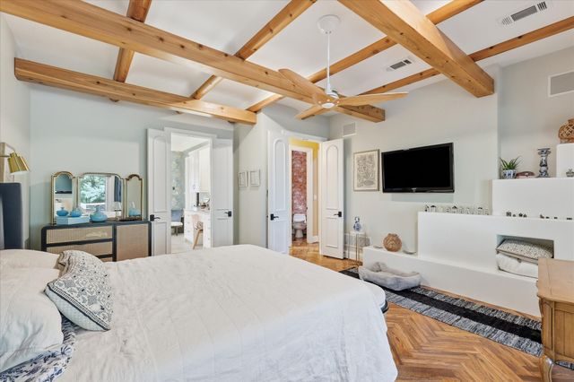 800 Oakwood Court, Highland Village, TX 75077