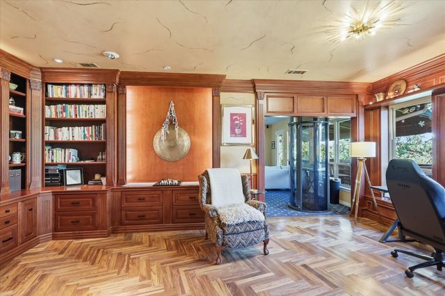 800 Oakwood Court, Highland Village, TX 75077