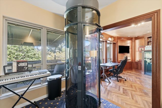 800 Oakwood Court, Highland Village, TX 75077
