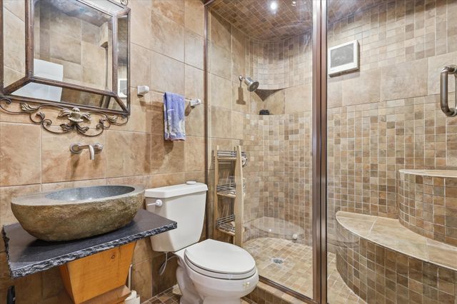 800 Oakwood Court, Highland Village, TX 75077