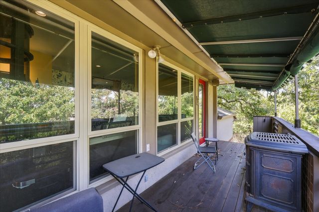 800 Oakwood Court, Highland Village, TX 75077