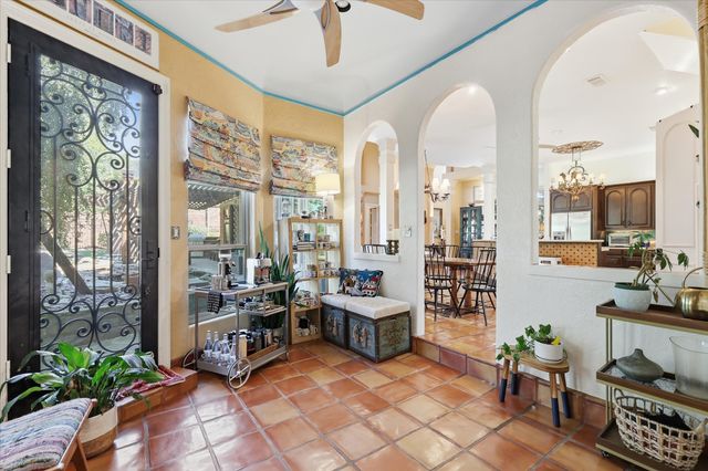800 Oakwood Court, Highland Village, TX 75077