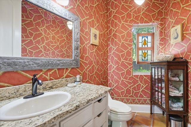 800 Oakwood Court, Highland Village, TX 75077