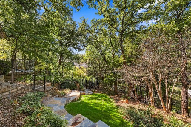 800 Oakwood Court, Highland Village, TX 75077