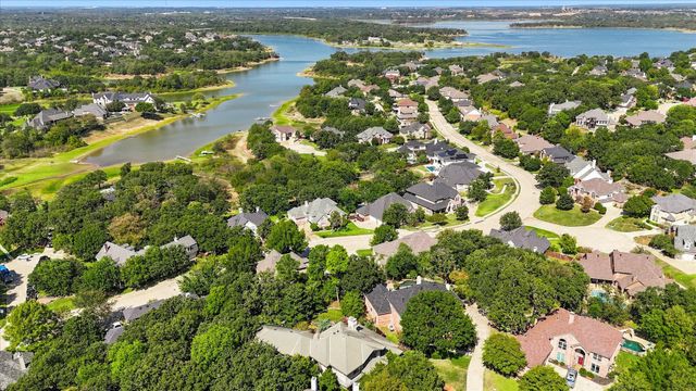 800 Oakwood Court, Highland Village, TX 75077