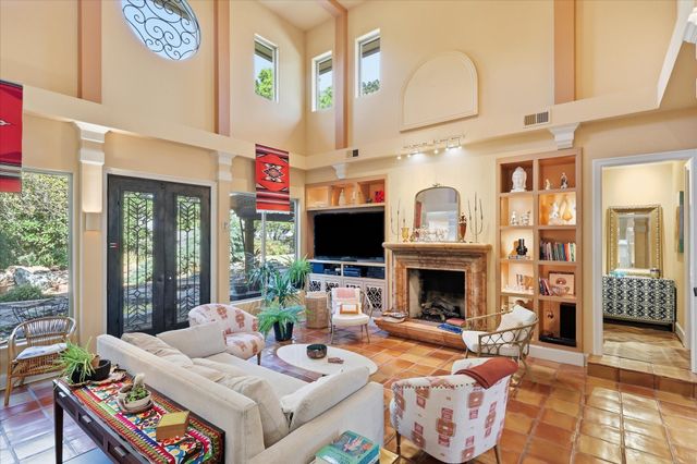 800 Oakwood Court, Highland Village, TX 75077