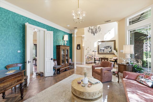 800 Oakwood Court, Highland Village, TX 75077