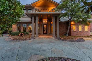 800 Oakwood Court, Highland Village, TX 75077