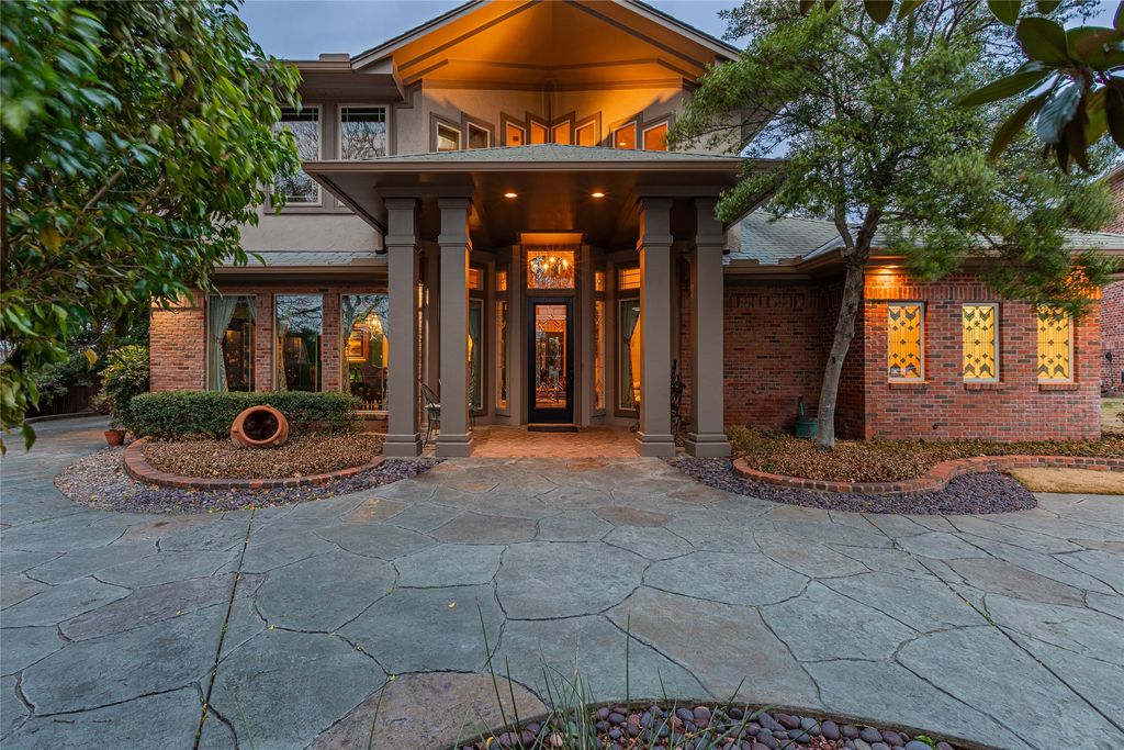 800 Oakwood Court, Highland Village, TX 75077