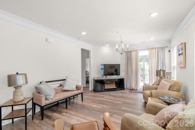8026 Saluda Drive, Charlotte, NC 28269