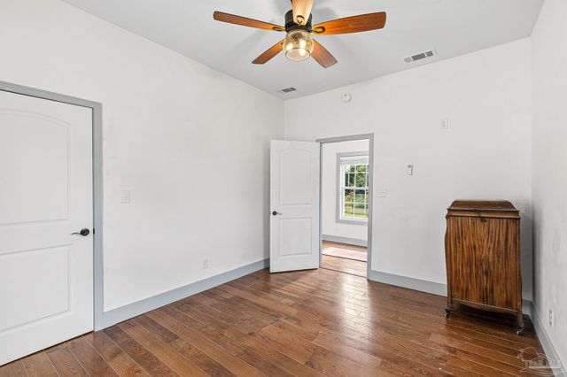 1302 Dr Martin Luther King Jr Dr, Pensacola, FL 32503