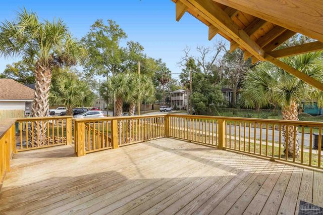 1302 Dr Martin Luther King Jr Dr, Pensacola, FL 32503