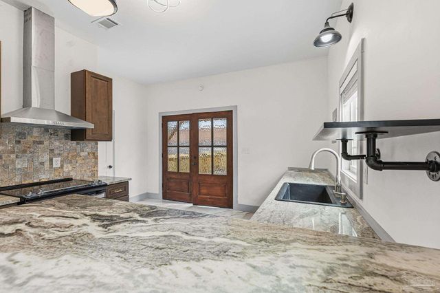 1302 Dr Martin Luther King Jr Dr, Pensacola, FL 32503