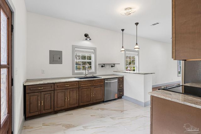 1302 Dr Martin Luther King Jr Dr, Pensacola, FL 32503