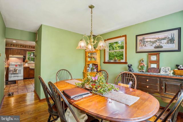 23 HAUSMAN RD, Green Lane, PA 18054