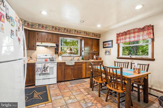 23 HAUSMAN RD, Green Lane, PA 18054