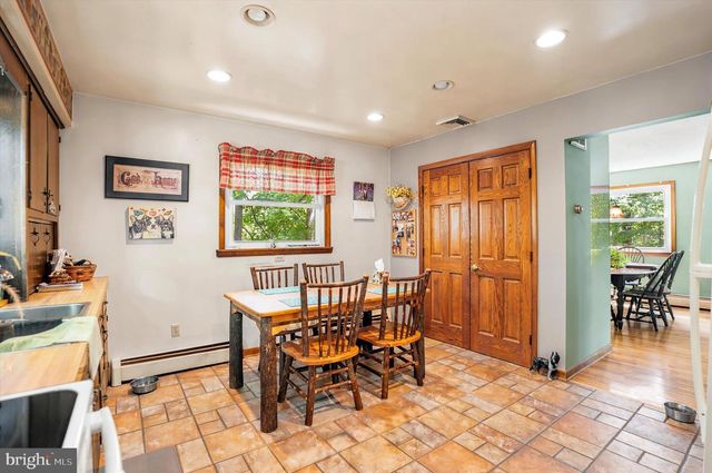 23 HAUSMAN RD, Green Lane, PA 18054