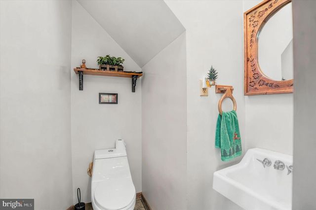 23 HAUSMAN RD, Green Lane, PA 18054