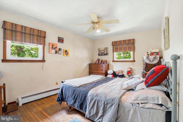 23 HAUSMAN RD, Green Lane, PA 18054