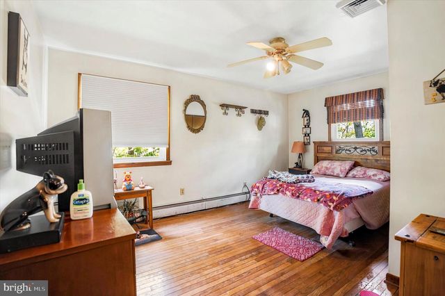23 HAUSMAN RD, Green Lane, PA 18054