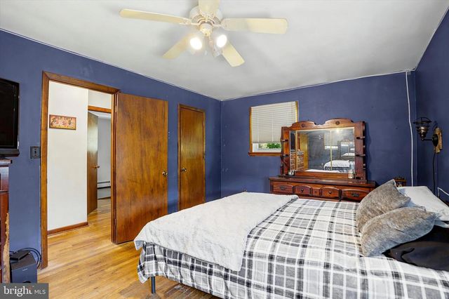 23 HAUSMAN RD, Green Lane, PA 18054