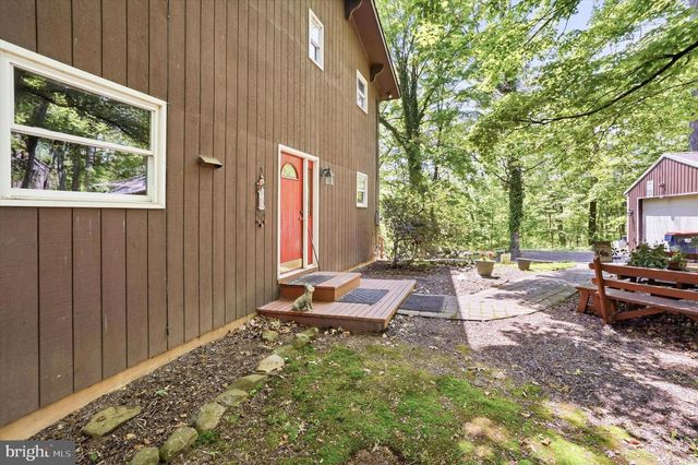 23 HAUSMAN RD, Green Lane, PA 18054