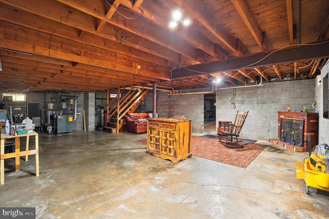23 HAUSMAN RD, Green Lane, PA 18054
