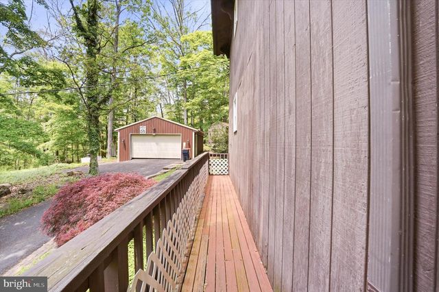 23 HAUSMAN RD, Green Lane, PA 18054