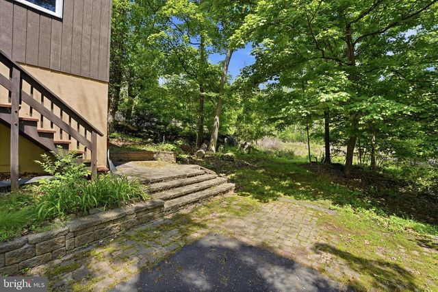 23 HAUSMAN RD, Green Lane, PA 18054