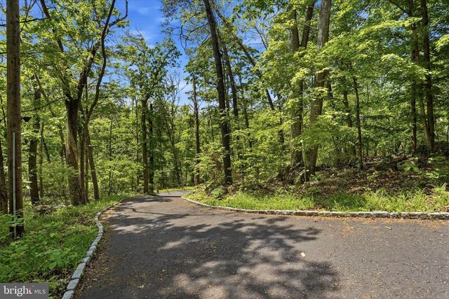 23 HAUSMAN RD, Green Lane, PA 18054
