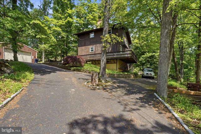 23 HAUSMAN RD, Green Lane, PA 18054