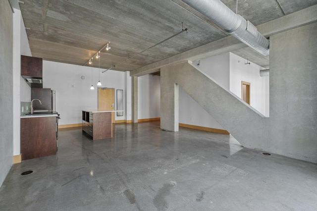 345 6th Avenue N 406, Minneapolis, MN 55401