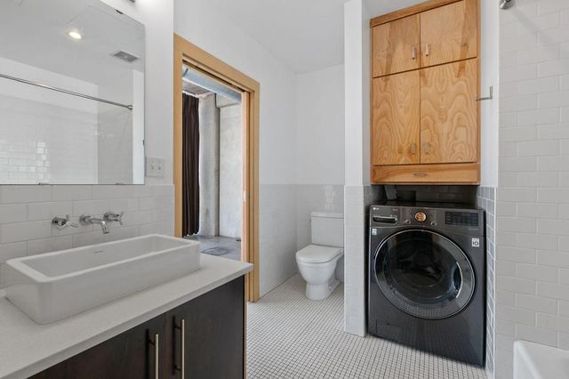 345 6th Avenue N 406, Minneapolis, MN 55401