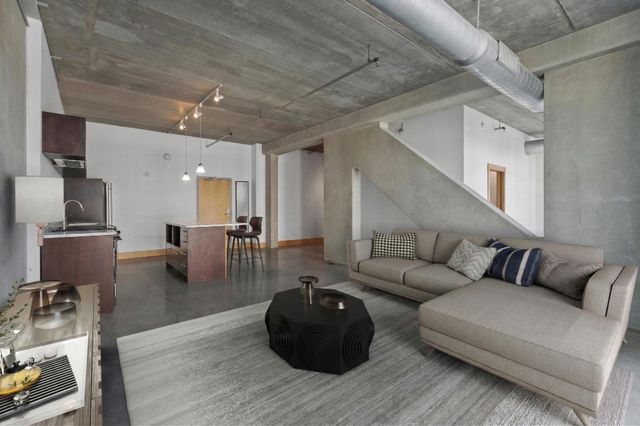 345 6th Avenue N 406, Minneapolis, MN 55401