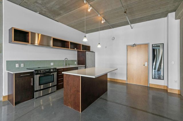 345 6th Avenue N 406, Minneapolis, MN 55401