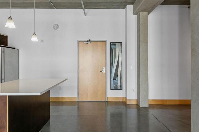 345 6th Avenue N 406, Minneapolis, MN 55401