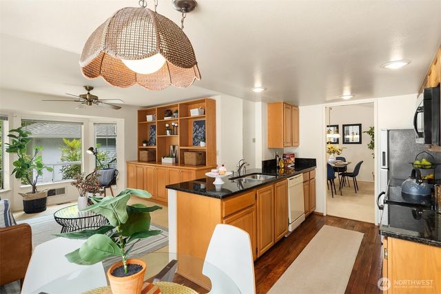 14301 SE 42nd Lane, Bellevue, WA 98006