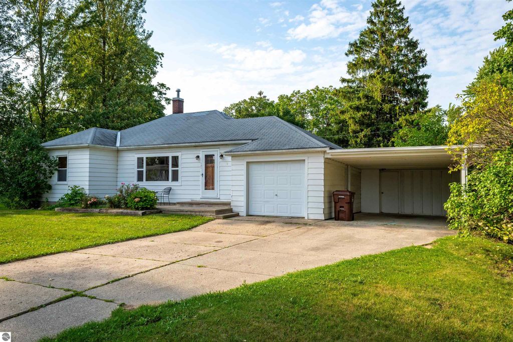 Image 1 of property listing at 121 E Maple Street, Shepherd, MI 48883