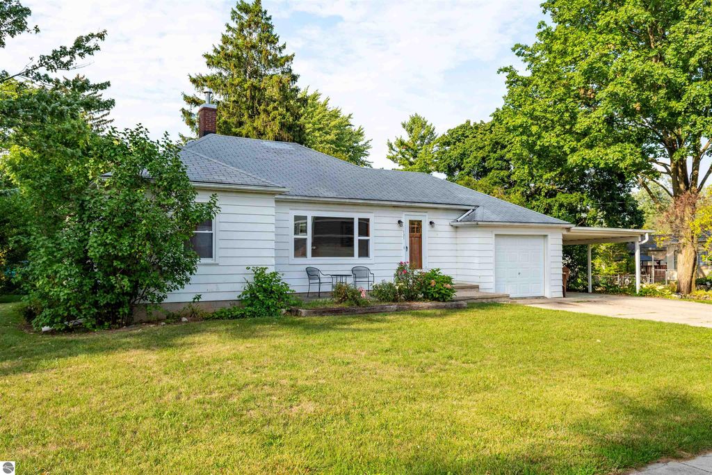 Image 2 of property listing at 121 E Maple Street, Shepherd, MI 48883