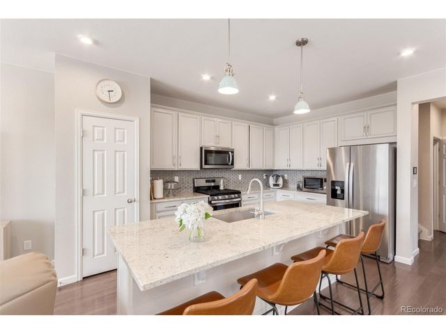 7153 Othello St, Castle Pines, CO 80108