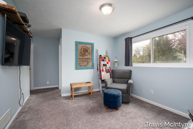 75 Cleveland Street E, Coopersville, MI 49404
