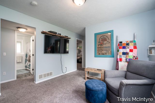 75 Cleveland Street E, Coopersville, MI 49404